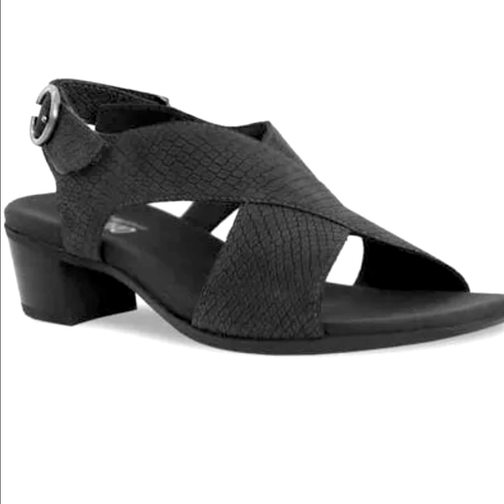 Munro Textured Black Sandals